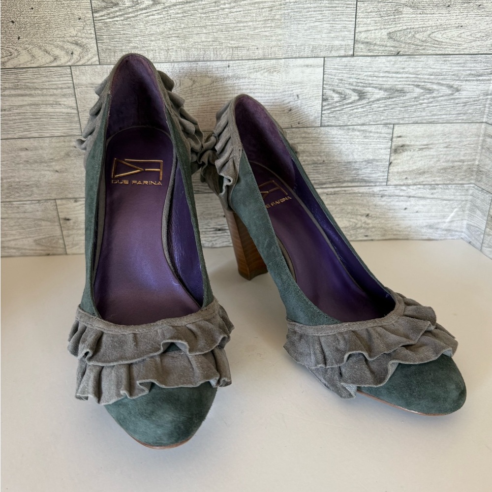 Anthropologie  Due Farina Women's Pump Size 8 Block Heel Ruffle Green Gray Suede